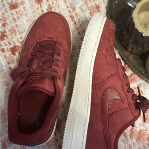 Nike Women’s/Mens Burgundy and White Sneakers